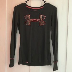 Fitted Under Armour long sleeve shirt💖